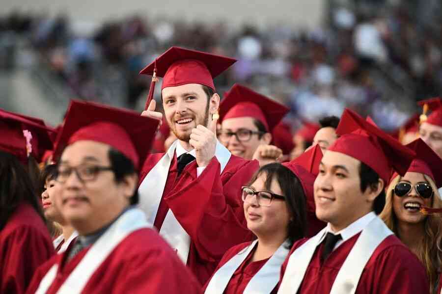 越來越多美國人在問：上大學真值得嗎？