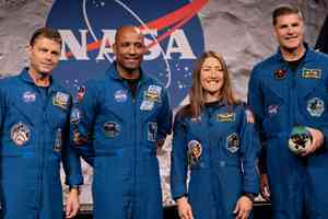 繞月歸來 太空人曝浩瀚宇宙震撼心靈