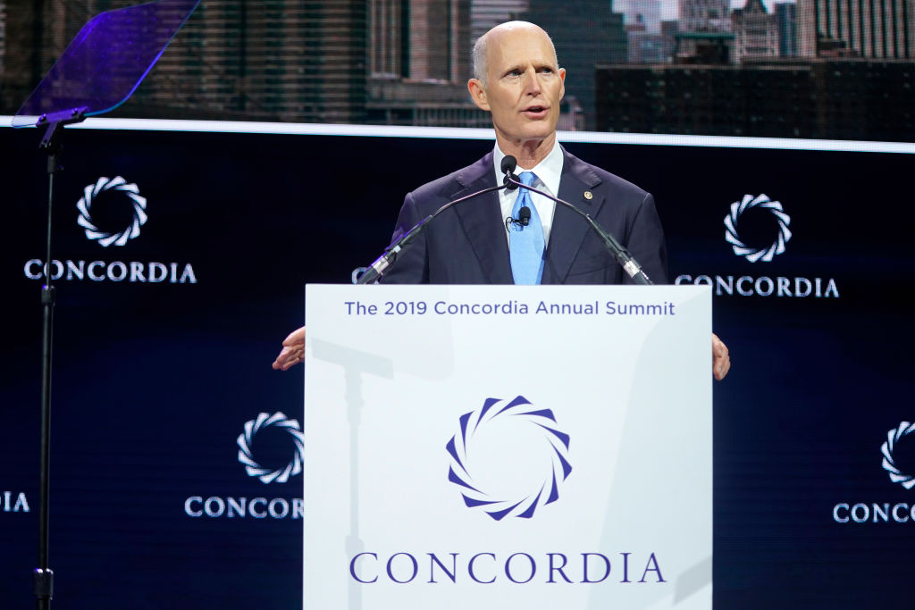 親自到過香港反送中前線的美國參議員斯科特（Rick Scott），周四（10月17日）致信國際奧委會主席，呼籲奧委會重新審查北京 2022 年主辦冬季奧運會的資格。（Riccardo Savi/Getty Images for Concordia Summit）
