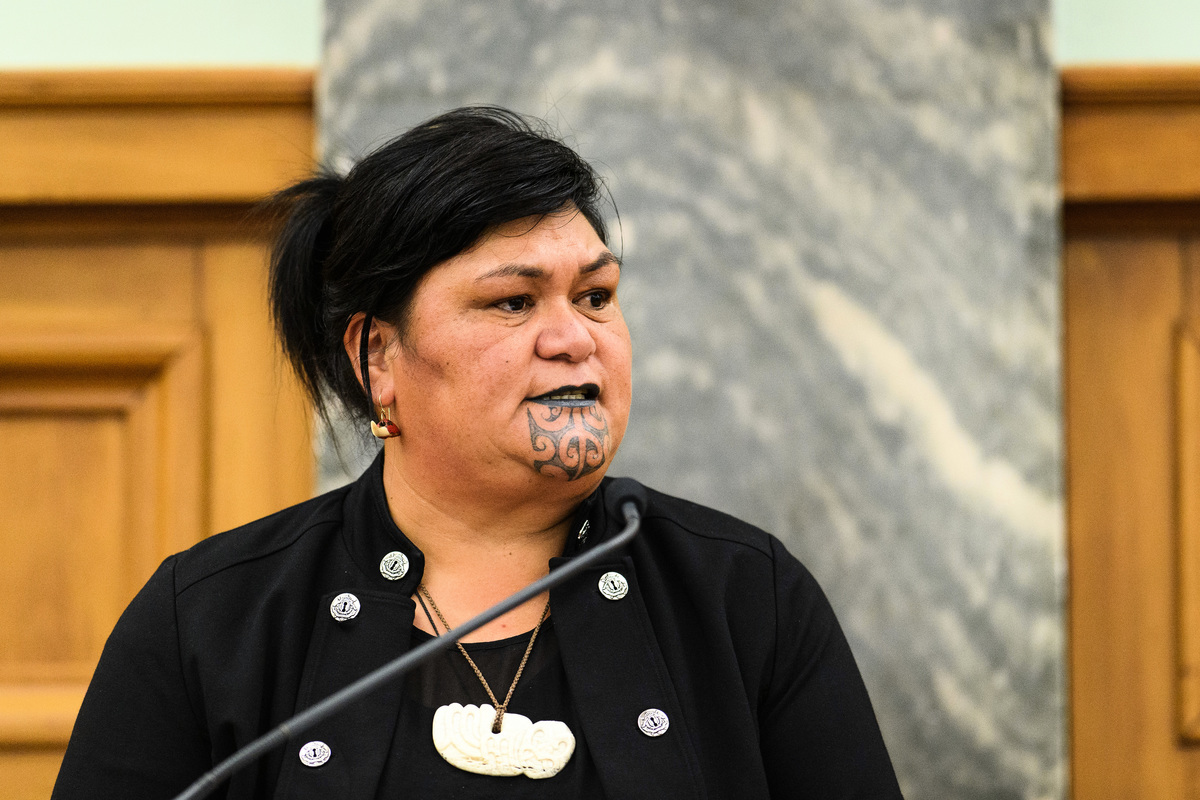 圖為2020年2月24日，在紐西蘭威靈頓議會向賓客介紹外賓的納奈亞·馬胡塔。（Mark Tantrum/Getty Images）