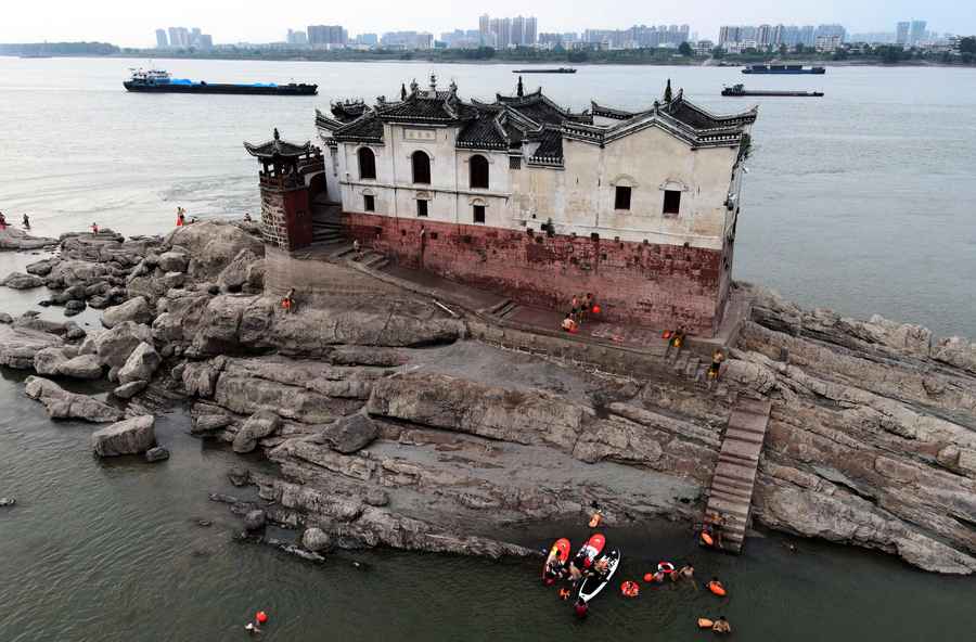 長江流域持續大旱 多處河流湖泊乾涸（多圖）