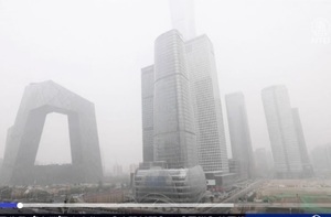中國東部陰霾污染 北京人：伸手不見五指