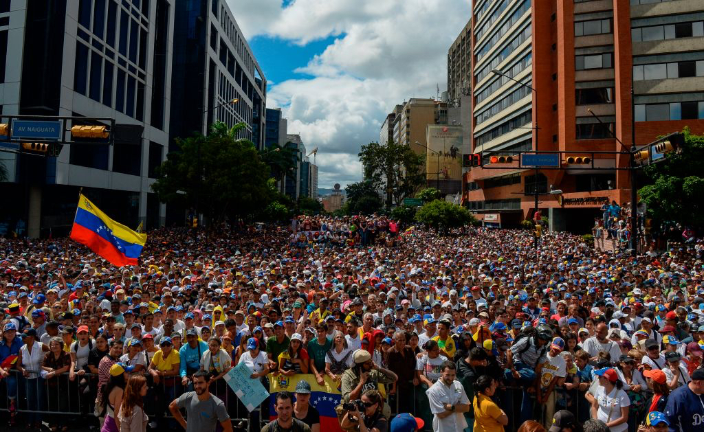 美國正在尋求成員國支持通過一項新的聯合國安理會決議，該決議譴責馬杜羅政權阻止來自國際社會的人道主義援助進入委內瑞拉，並要求馬杜羅舉行新的總統大選。（FEDERICO PARRA/AFP/Getty Images）