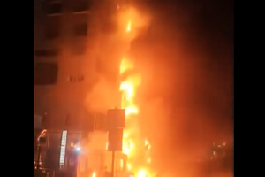 【一線採訪】太原商業樓突發大火 現場慘烈