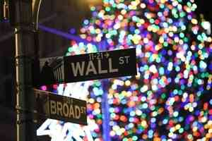 聖誕前 道指標普創收盤創新高 金價居高位