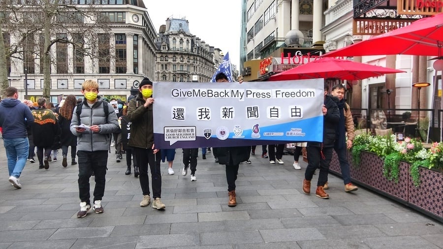 逾千港人倫敦集會遊行 聲援香港新聞自由（多圖）