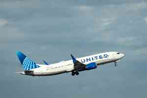 美聯航飛東京航班因引擎故障 被迫返航