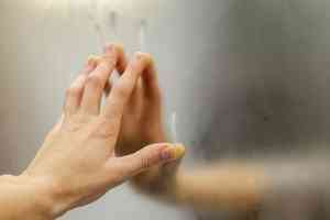 如何讓浴室的鏡子不起霧？ 試試這幾招