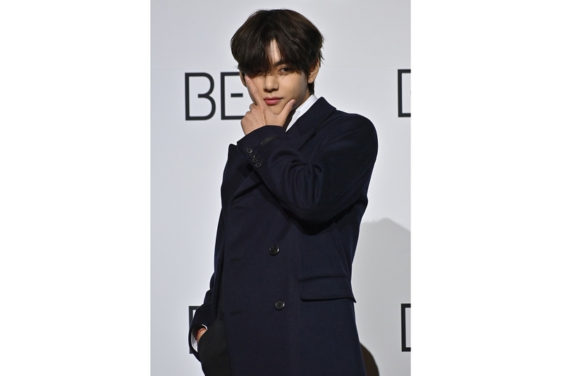 防彈少年團（BTS）成員V（金泰亨）出席「BTS Global Press Conference ‘BE’」全球記者會資料照。（JUNG YEON-JE/AFP via Getty Images）