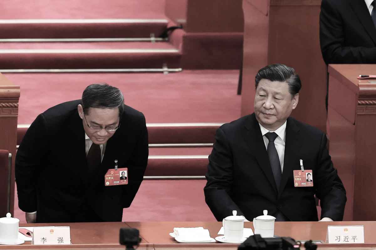 2023年3月11日，李強（左）和習近平在中共人大會議上。（Lintao Zhang/Getty Images）