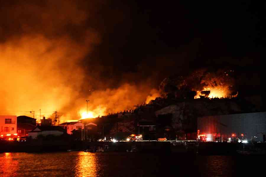 日本大分市大規模火災延燒逾170棟 1人失聯