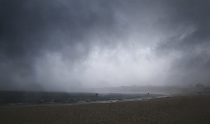「迷你氣旋」突襲悉尼北海灘 造成一死兩重傷