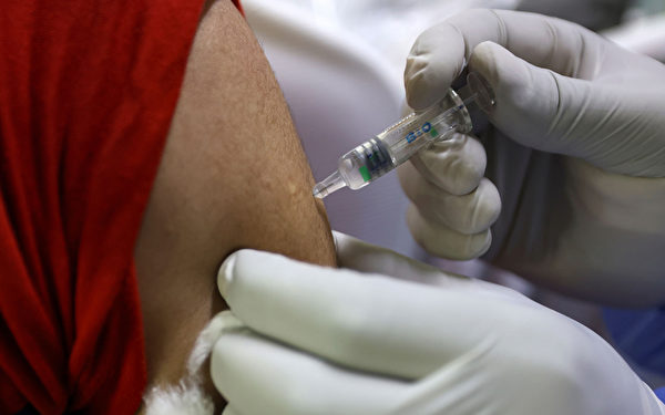 國藥疫苗早已在去年12月完成了三期試驗的中期分析、並在中國批准上市。但它的三期試驗報告，卻在四五個月之後才詳細公佈。（KARIM SAHIB/AFP via Getty Images）