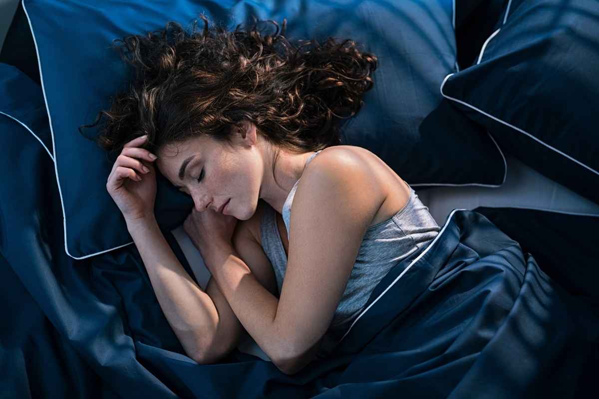 英國女子考克斯（Joanna Cox）罹患原發性嗜睡症，如同現實版睡美人。圖為一名在睡覺得女子，與本文無關。（Shutterstock）