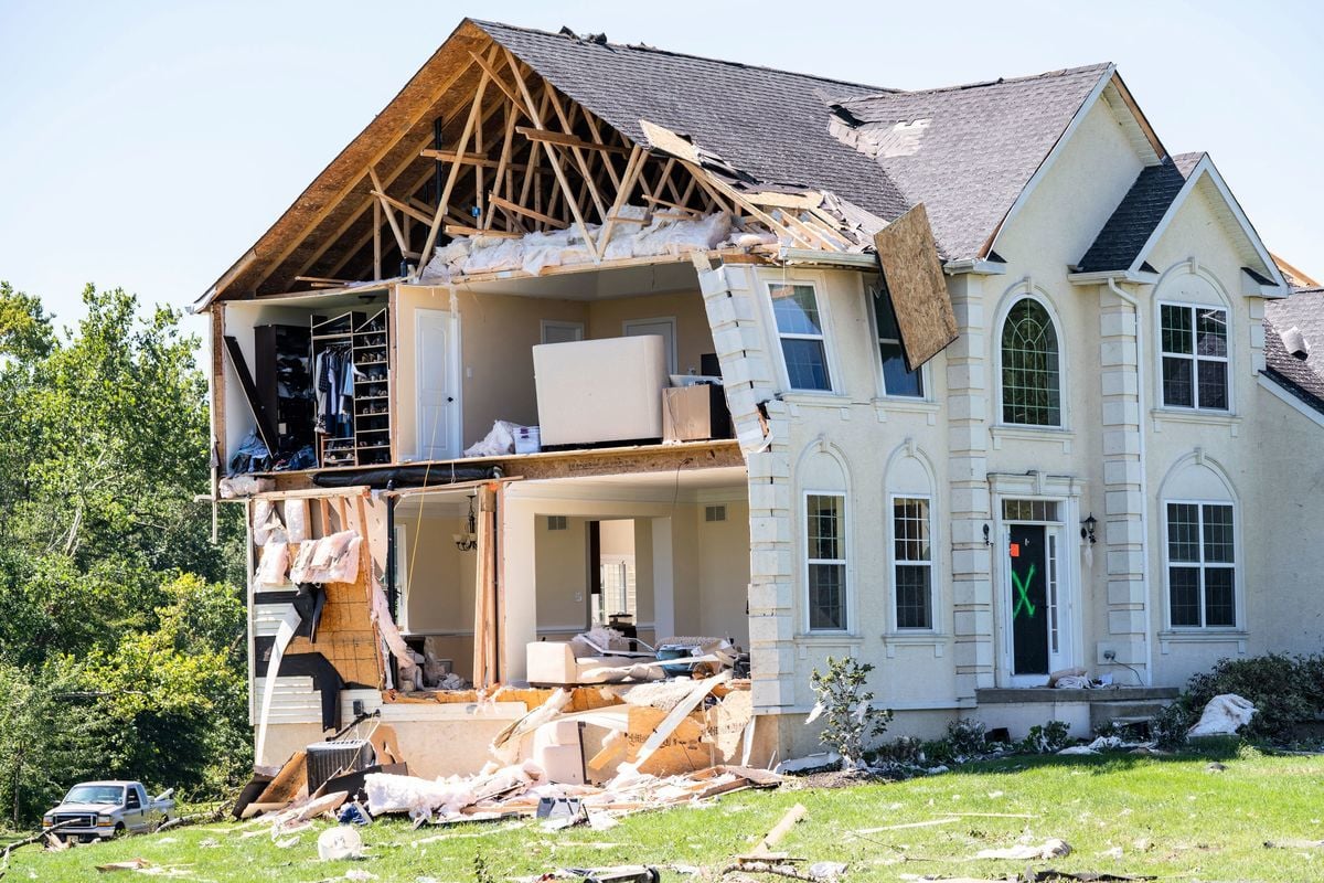 2021年9月2日，美國新澤西州穆利卡丘（Mullica Hill），颶風艾達（Ida）減弱後仍在當地造成災情，許多房屋損毀。（BRANDEN EASTWOOD/AFP via Getty Images）