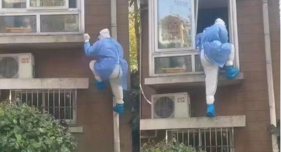 有上海防疫人員爬牆翻窗進入居民家中「消殺」。（網絡截圖）