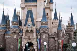 中國籍男子持刀闖日本迪士尼宴會廳