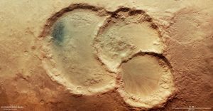 火星上發現罕見「撞擊坑三胞胎」