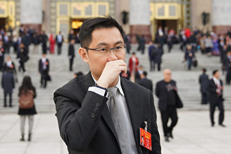 圖為2019年3月8日騰訊創始人馬化騰出席中共兩會。（Lintao Zhang/Getty Images）