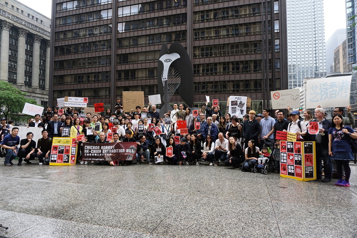 2019年6月9日，由「香港人在芝加哥」召集，上百人在芝加哥市中心戴利廣場舉行聲援香港「反送中」集會。（溫文清／大紀元）
