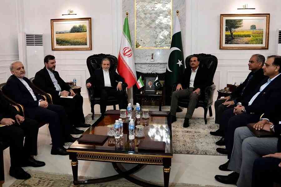 伊朗外交部長和巴基斯坦總理會面