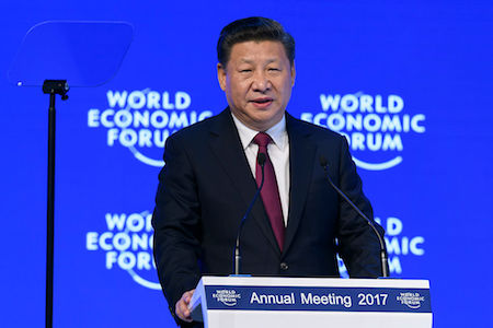 2017年1月18日，瑞士達沃斯世界經濟論壇開幕，中國國家主席習近平發表主旨演講。（FABRICE COFFRINI/AFP/Getty Images）