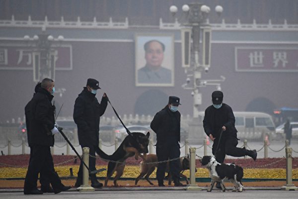 藝術家因諷刺毛澤東雕塑受審 家屬被禁出席