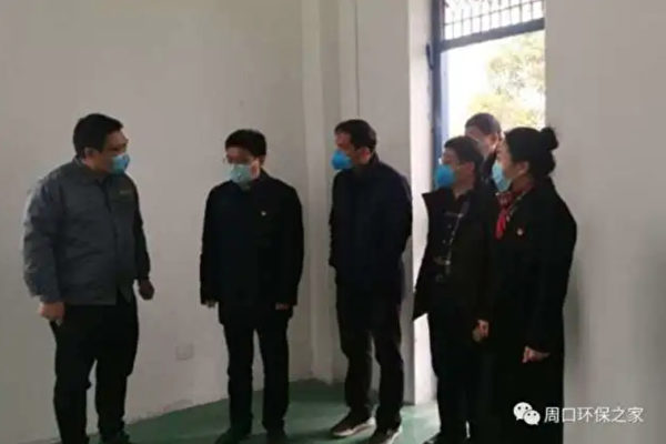 2月18日，劉建武（左二）還曾調研醫療廢物處置管理及疫情防控應急響應工作。（網絡圖片）