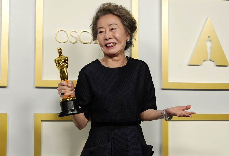  南韓知名演員尹汝貞奪得第93屆奧斯卡最佳女配角獎資料照。（Chris Pizzello-Pool/Getty Images）