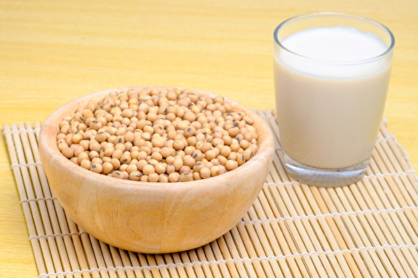大豆含大豆異黃酮，後者同時具有雌激素和抗雌激素作用。（Shutterstock）