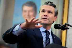 海格塞斯：美國用「炸彈」與伊朗談判