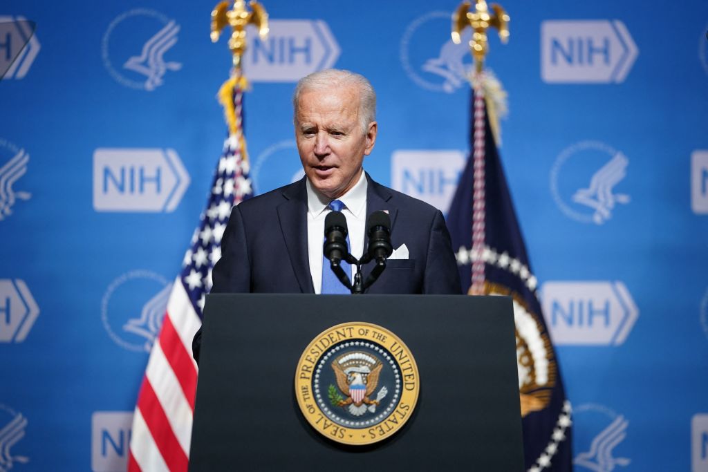 2021年12月2日，美國總統拜登在美國國立衛生研究院（NIH） 就美國冬季的抗疫政策發表講話。（Mandel Ngan/AFP via Getty Images）