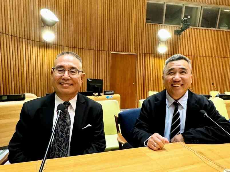 華裔作家出版《特朗普總統全記錄》 特朗普致信感謝