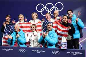米蘭冬奧首日比賽結束 美國領先花式溜冰團體賽