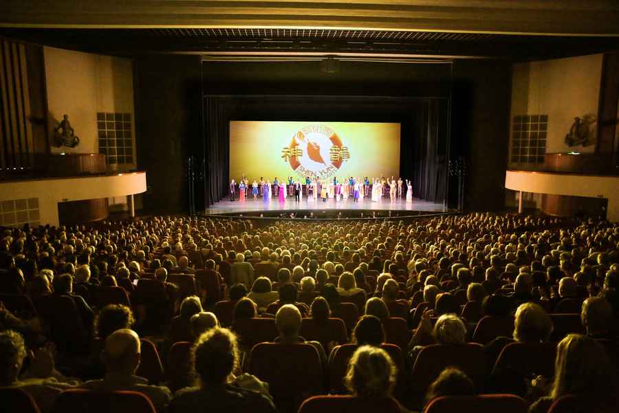 神韻比利時兩場大爆滿 觀眾讚天堂體驗