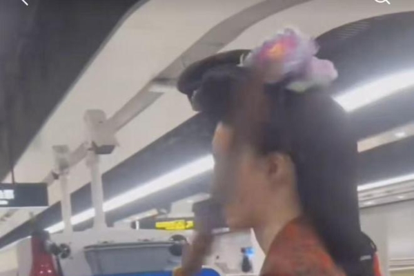 女子穿漢服戴傳統頭飾 遭上海地鐵安檢拒入