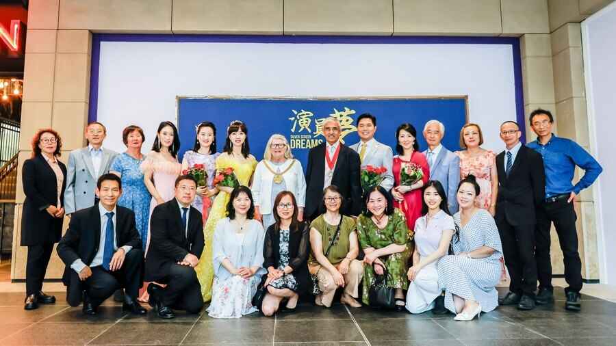 《新演員夢》英兩城首映 主創親臨 觀眾感動