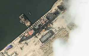 北韓新驅逐艦下水 金正恩目睹「顏面盡失」一幕
