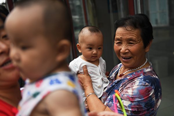 北京去年戶籍人口出生數創十年新低。（GREG BAKER/AFP/Getty Images）