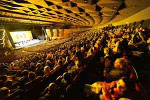 神韻巴黎六場爆滿 畫家讚演出富含道德寓意