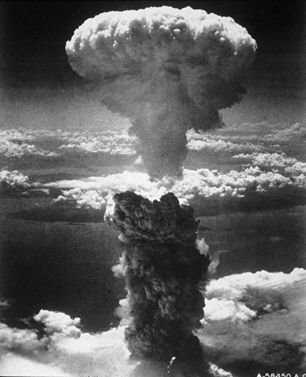 1945年8月9日，美軍在日本長崎投下原子彈後，出現蘑菇雲。（Keystone, MPI/Getty Images）