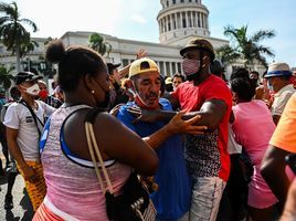 抗議共產政府 數以千計古巴人上街遊行（多圖）