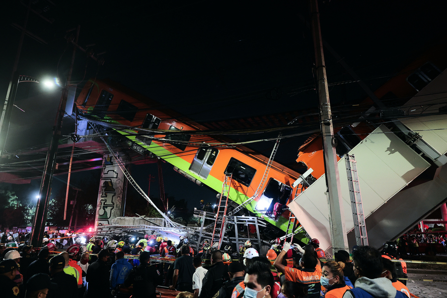 墨西哥地鐵天橋崩塌 列車墜地 23死70傷