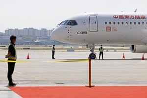 中國C919完成商業首飛 仍有哪些問題需關注