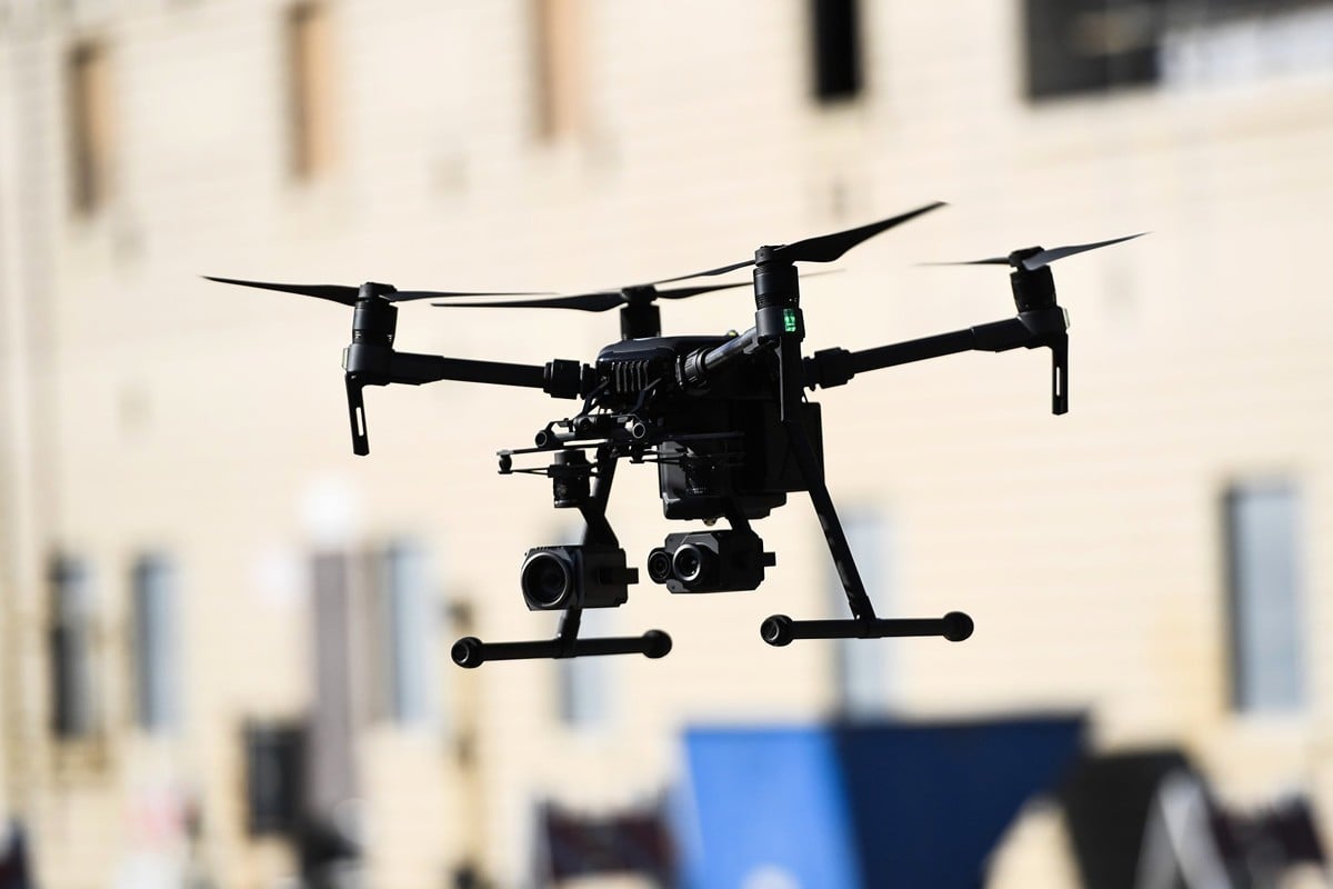 美國聯邦眾議員馬特・蓋茨（Matt Gaetz）敦促司法部禁止部份州及地方政府使用大疆無人機，以避免中共將藉以蒐集信息並提供給恐怖份子。圖為大疆無人機。（Robyn Beck/AFP）