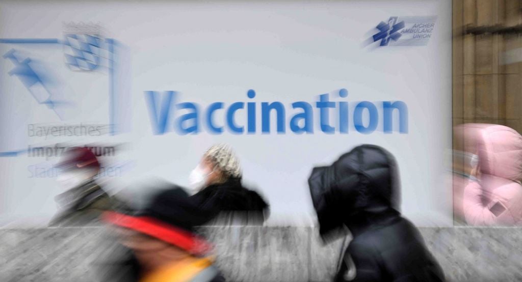 德國打過疫苗的人有多少感染了病毒，此數據鮮為人知，德媒試圖找出答案。（CHRISTOF STACHE/AFP via Getty Images）