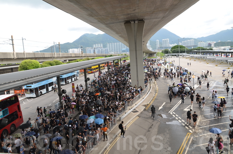 9.1香港機場一度戒嚴 示威者聚集巴士站
