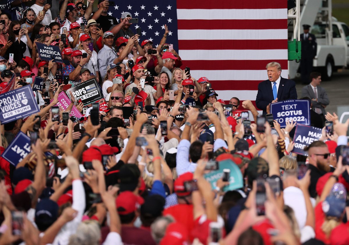 2020年9月24日的佛羅里達州傑克遜維爾的塞西爾機場，美國總統特朗普在「偉大的美國歸來集會」上。（Joe Raedle/Getty Images）