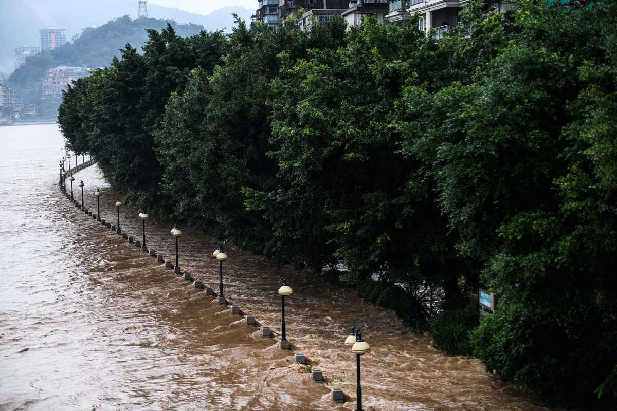 連日強降雨，廣東英德遭遇特大洪水。圖為廣東洪水資料圖。（STR/AFP via Getty Images）