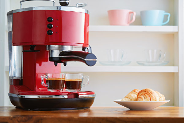 濃縮咖啡機比較容易控制咖啡因含量。（Shutterstock）